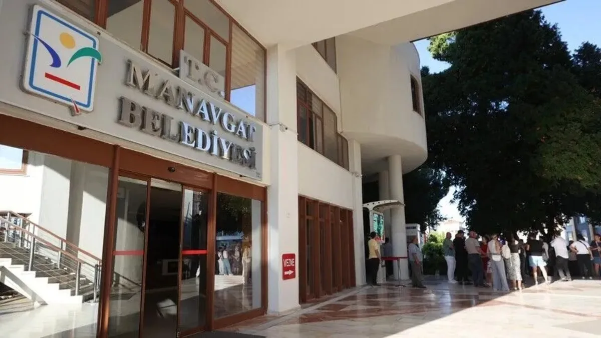 Borcunu ödemeyen CHP'li Manavgat Belediyesi'ne haciz:  Makam araçları otoparka çekildi