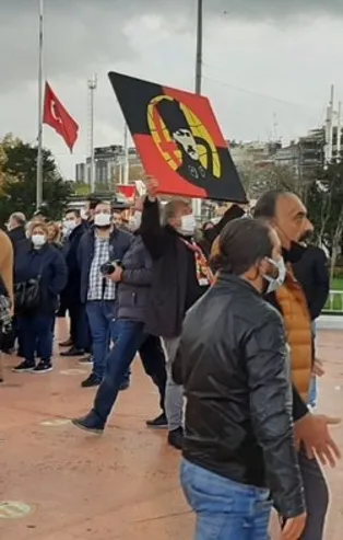 Taksim'de Atatürk'ü anma töreninde CHP'liler şok yaşadı! "Hiçbiriniz Atatürk diyemiyorsunuz"
