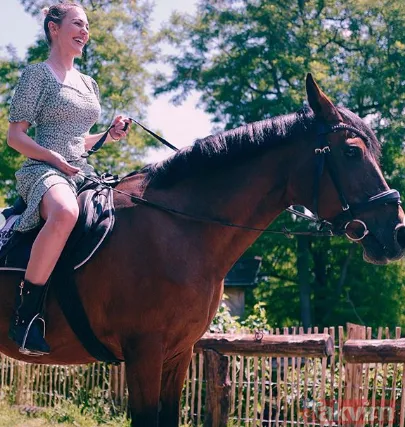 Kuruluş Osman'ın Burçin Hatun'u Aslıhan Karalar saten mini elbisesiyle yaktı geçti! 21 yaşındaki Aslıhan... - 42