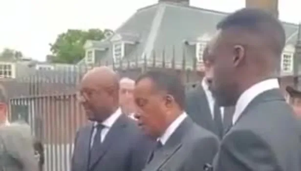 Kraliçe 2. Elizabeth'in cenaze törenine katılan liderlere bilet kontrolü! O anlar böyle görüntülendi