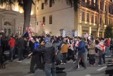 Gürcistan’da seçim kaosu: Protestocular cumhurbaşkanlığı konutuna girmeye çalıştı