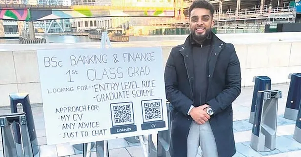 Londra metrosunda stant açan genç, üç saat içinde iş buldu