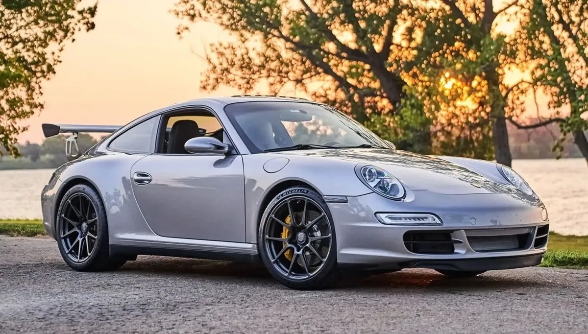 alihan-kuris-sorusturmasinda-luks-yasam-mercek-altinda-1787497293028.jpeg Alihan ve Hilmi Tuna Kuriş’in lüks yaşamı deşifre oldu! Porsche ve yarış atları mercek altında-3