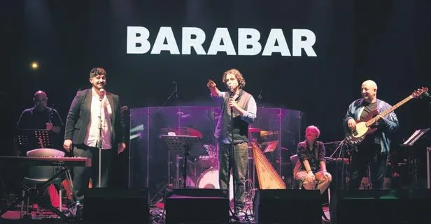 Serkan Keskin ve Taner Ölmez’den sahnede muhteşem performans