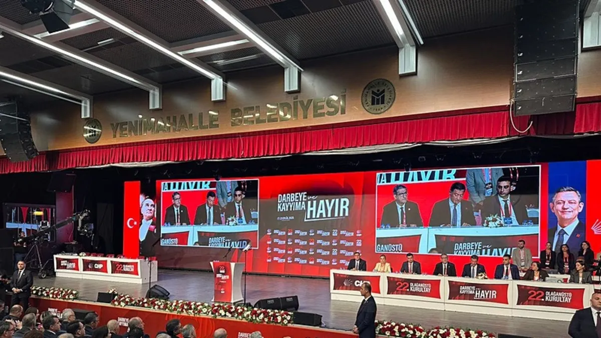 CANLI TAKİP | CHP'nin olağanüstü kurultayında dikkat çeken detay! Kemal Kılıçdaroğlu'na koltuk ayrılmadı | Özgür Özel yeniden seçildi