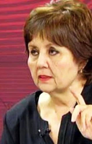 CHP yandaşı Halk TV sunucusu Ayşenur Arslan: "Karikatüre niye tepki gösteriyorsunuz, ekonomimizin sıkıntıya girmesini nasıl göze alıyorsunuz?"