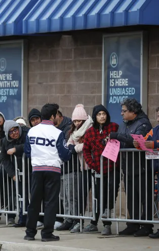 ABD'de "Black Friday" çılgınlığı soğuk dinlemedi