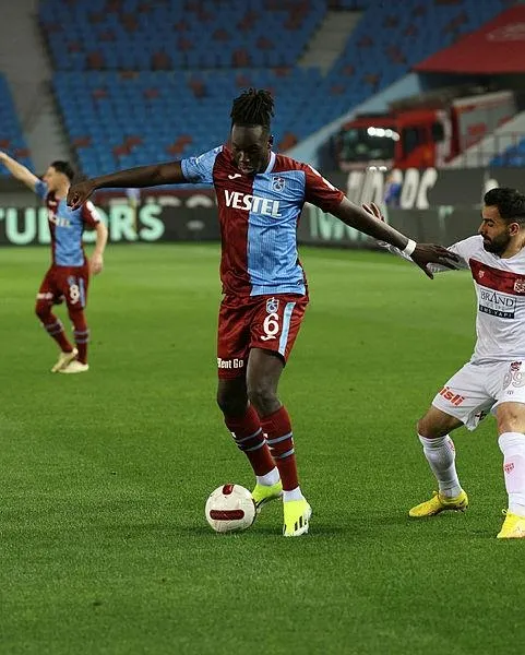 trabzonspor-evinde-sivasspora-1-0-maglup-oldu-iste-macta-yasananlar-1712947364263.jpeg Trabzonspor evinde Sivasspor'a 1-0 mağlup oldu! İşte maçta yaşananlar...-6