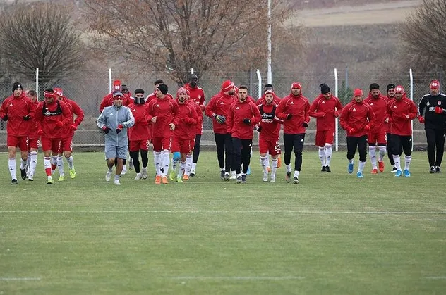 Sivasspor Teknik Direktörü Rıza Çalımbay'dan şampiyonluk açıklaması