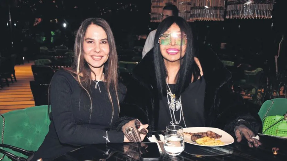 Bülent Ersoy yine gösteriş yaptı: Milyonluk takılarıyla gece gece et yemeye gitti!