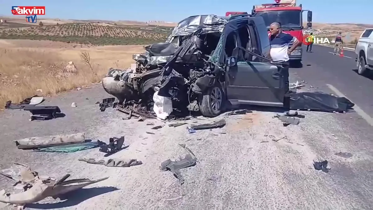 Şanlıurfa'da kamyona arkadan çarpan hafif ticari araç hurdaya döndü! 4 kişi yaşamını yitirdi, 2 ağır yaralı