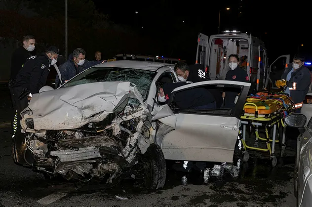 Ankara'da feci kaza! Kafa kafaya çarpıştılar