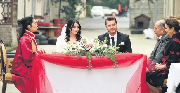 ATV'nin sevilen dizisi Ateş Kuşları'nda  Gülayşe ve Barbar için düğün telaşı! Yeni bölümde neler olacak?