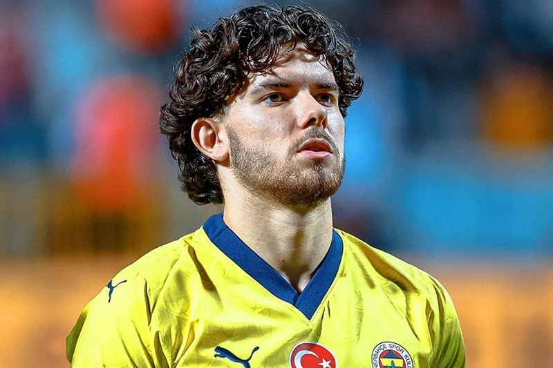 fenerbahce-yeni-ferdiyi-buldu-genc-yildiz-icin-girisim-basladi-1723904215431.jpg