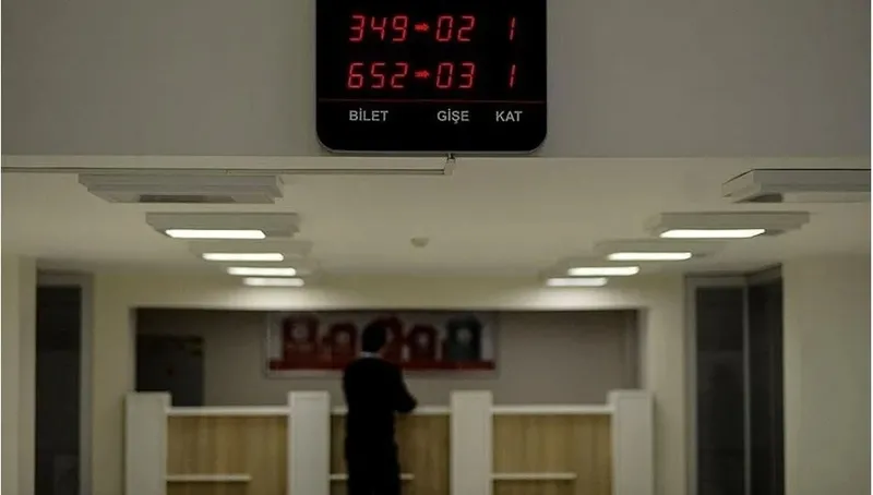 15-temmuz-pazartesi-gunu-bankalar-acik-mi-banka-noter-ve-kargolar-acik-mi-kapali-mi-1720963899342.jpeg Banka, noter ve kargolar açık mı, kapalı mı? 15 Temmuz Pazartesi günü bankalar açık mı?-4