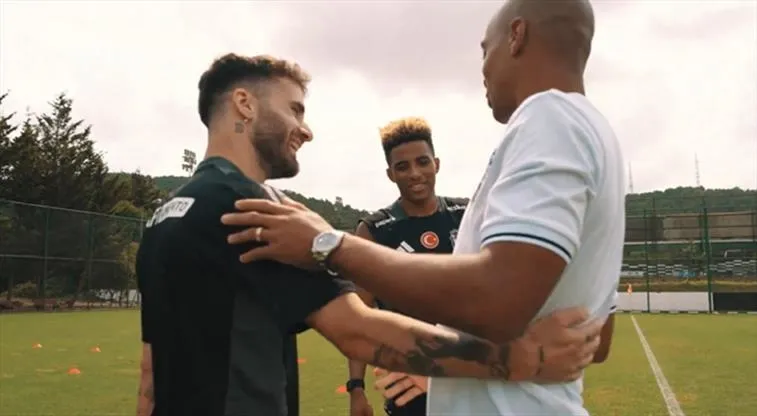 besiktasin-yildizina-teklif-yonetim-dusunmeden-reddetti-1725546164926.jpg Gedson Fernandes, Rafa Silva'nın ardından bir başka eski Benficalı Joao Mario ile birlikte top koşturacak