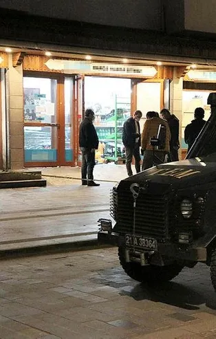 Diyarbakır'da markete EYP'li saldırı: Şüpheliler her yerde aranıyor