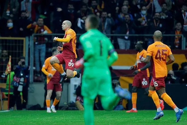 emre-belozoglu-devreye-girdi-super-ligde-sofiane-feghouli-harekati-1650479158277.jpeg Emre Belözoğlu devreye girdi! Süper Lig'de Sofiane Feghouli harekatı...-5