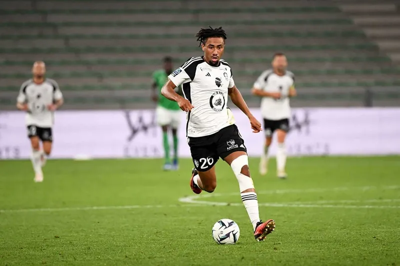 trabzonspor-fenerbahcenin-eski-yildizini-transfer-ediyor-bombalar-arka-arkaya-patlayacak-1719927366568.jpeg Trabzonspor Fenerbahçe'nin eski yıldızını transfer ediyor! Bombalar arka arkaya patlayacak...-9
