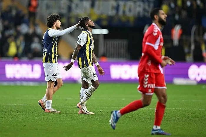 fenerbahceye-fred-soku-resmi-aciklama-geldi-1705923453116.jpeg Fenerbahçe'ye Fred şoku! Resmi açıklama geldi-3