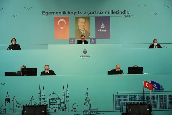 ekrem-imamoglu-iscilerin-ekmegiyle-oynadigi-icin-ceza-yedi-iste-toplu-isten-cikarmalarin-bedeli-1613148504488.jpg Ekrem İmamoğlu işçilerin ekmeğiyle oynadığı için ceza yedi! İşte toplu işten çıkarmaların bedeli...-3