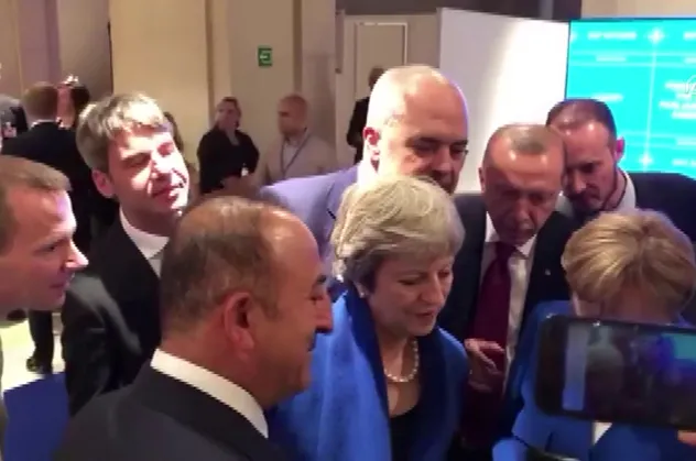NATO zirvesinde liderler Hırvatistan-İngiltere maçını takip etti
