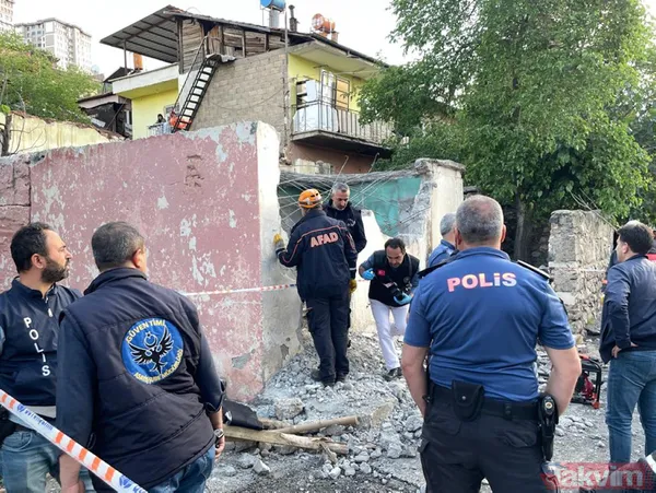 Son dakika: Malatya Battalgazi'de tek katlı ev çöktü! 11 yaşındaki çocuk yaşamını yitirdi, 10 yaşındaki kuzeni yaralandı - 5