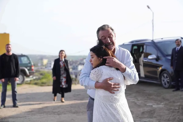 gulaysenin-zor-karari-ates-kuslari-17-bolum-2-fragmani-yayinlandi-kandan-ailem-mi-candan-ailem-mi-1684788787960.jpg Gülayşe’nin zor kararı! Ateş Kuşları 17. bölüm 2. fragmanı yayınlandı: "Kandan ailem mi, candan ailem mi?"-4