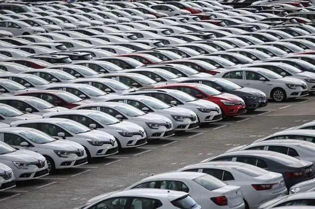 Türkiye'de ikinci el araçta en çok satılan 10 marka belli oldu! Volkswagen, Renault, Toyota, Mercedes, BMW... Zirvede hangisi var?