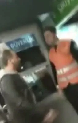 Metrobüs durağında meydan dayağı