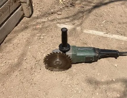 Ağaç budarken boğazını kesti