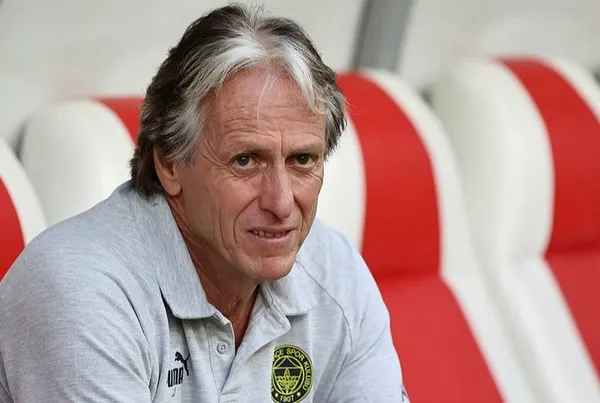 fenerbahce-teknik-direktoru-jorge-jesus-ile-joshua-king-ve-arao-aciklamalarda-bulundu-1658349664673.jpg