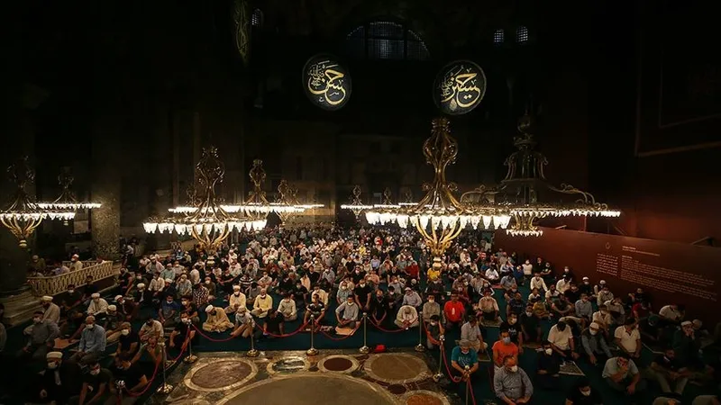 kurban-bayrami-cemaatle-kilinmasi-zorunlu-mu-evde-kilinabilir-mi-iste-diyanetin-aciklamasi-1749048762929.jpg Kurban Bayramı cemaatle kılınması zorunlu mu? Evde kılınabilir mi? İşte Diyanet'in açıklaması-4