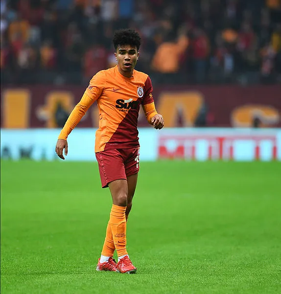 1636723043189.jpg SON DAKİKA | Galatasaray'da taşlar yerinden oynayacak! Devre arası 3 yolcu 4 transfer-3