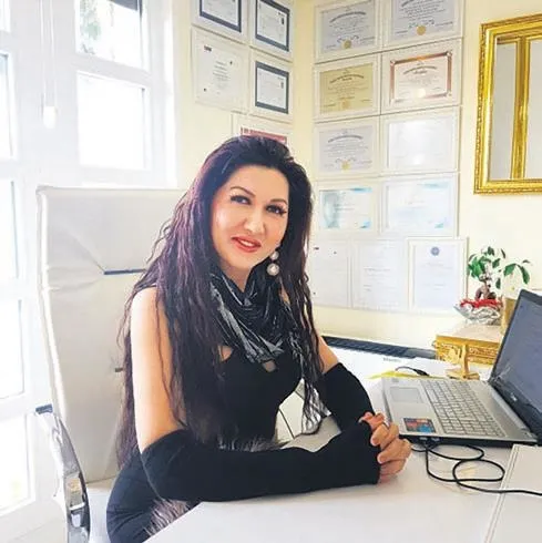 Kadın doktor canlı yayında göbek attı! Gündemi salladı-2