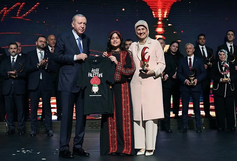 baskan-erdogandan-israile-bir-tepki-daha-fitne-uretim-fabrikasi-1781186238882.jpeg Başkan Erdoğan'dan İsrail'e bir tepki daha: Fitne üretim fabrikası!-9