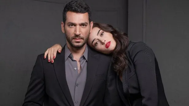 hayranlari-cok-uzuldu-show-tv-o-dizinin-fisini-cekti-basrol-oyuncularindan-veda-pozu-geldi-ortalik-karisti-1618739701387.jpg Başrol oyuncularından veda pozu geldi! Ortalık karıştı! Hayranları çok üzüldü! Show TV o dizinin fişini çekti!-2