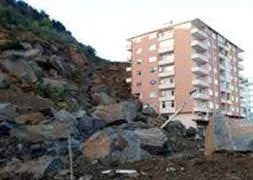 Zonguldak’ta toprak kayması