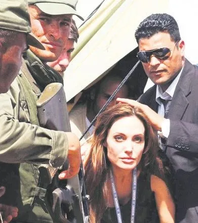 Angelina Jolie ile ilgili şok iddia! - 1
