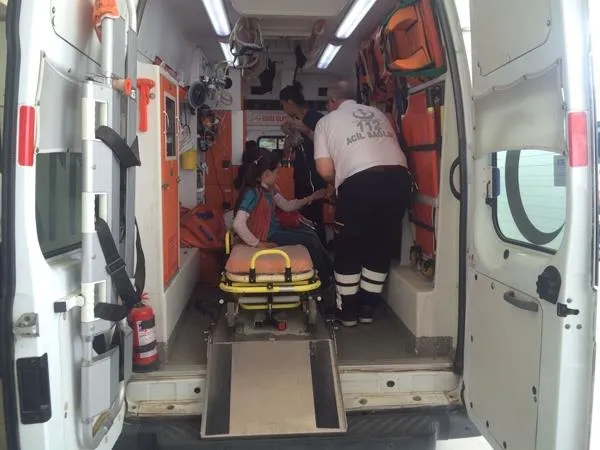 Koridora döküldü, 21 öğrenci hastanelik oldu-1