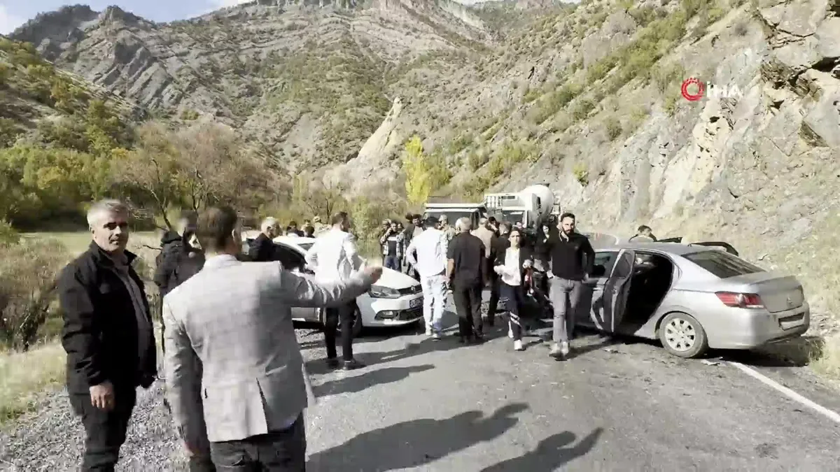 Şırnak'ta 2 otomobil çarpıştı: 6 yaralı