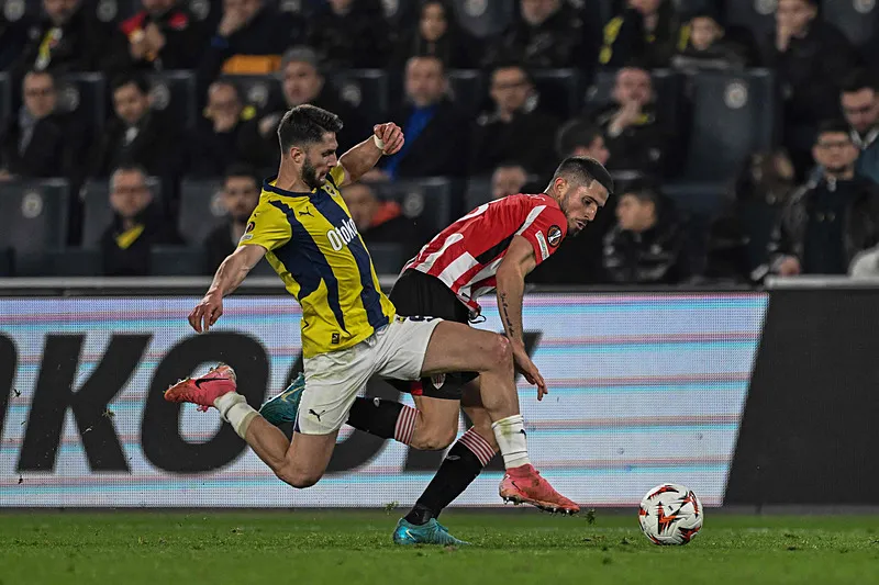 Fenerbahçe'de flaş ayrılık! Milli futbolcu teklifleri değerlendirecek - 10