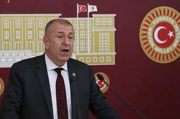 Ümit Özdağ polisliğe soyundu! Suriyeli kuyumcuya kimlik sordu eleştirenlere hakaret yağdırdı: Stratejik salaklar