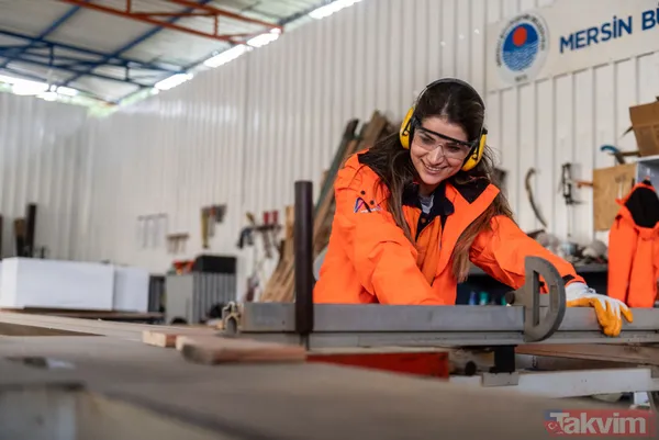 Tüm algıları yıktı! 27 yaşındaki ikiz annesi marangozlukla ailesini geçindiriyor - 8