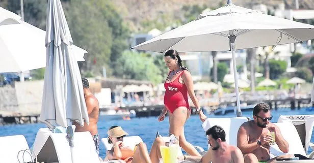 Seda Guven Ve Ali Guzel In Bodrum Tatili Tam Gaz Suruyor Takvim