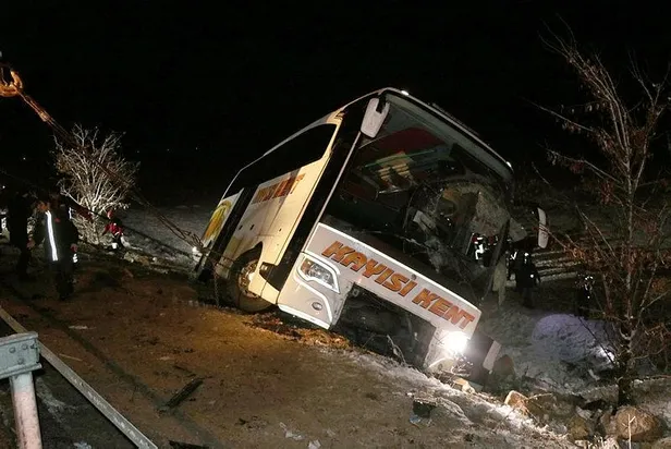 kayseride-kontrolden-cikan-yolcu-otobusu-sarampole-devrildi-olu-ve-yaralilar-var-1674959617821.jpeg Kayseri'de kontrolden çıkan yolcu otobüsü şarampole devrildi! Ölü ve yaralılar var-3
