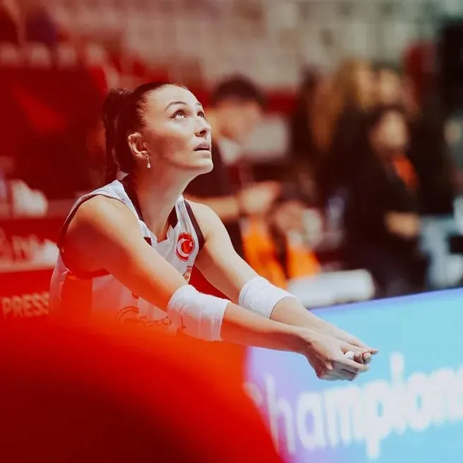 Başka Bir Gün'ün Tuna'sı Berkay Ateş'in büyük aşkı Filenin Sultanları’ndan çıktı! Ezgi Mola’nın partneri bakın kiminle sevgili... - 15