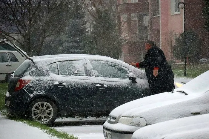 hava-durumu-istanbula-kar-yagisi-basladi-sicakliklar-10-derece-birden-dustu-bugun-hava-nasil-olacak-1704791722396.jpeg HAVA DURUMU | İstanbul'a kar yağışı başladı! Sıcaklıklar 10 derece birden düştü! Uyarı üstüne uyarı: Yağışlar ne kadar devam edecek? Hafta sonu kar var mı?-19