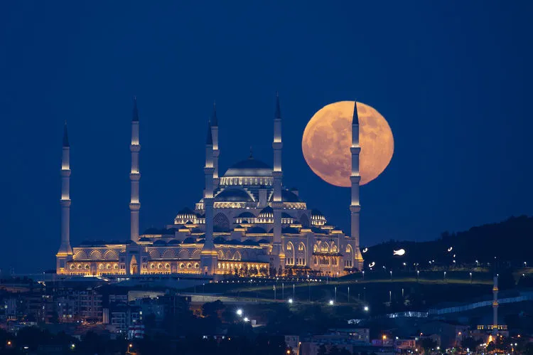 tesbih-namazi-nasil-ve-ne-zaman-kilinir-tesbih-namazi-cemaatle-kilinabilir-mi-1766653522306.jpg (AA)