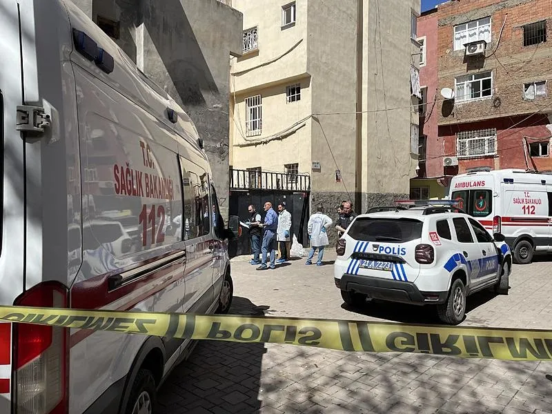 Diyarbakır'da eve düzenlenen silahlı saldırıda 1'i kadın 2 kişi öldü: Polis kaçan şüphelileri arıyor-2
